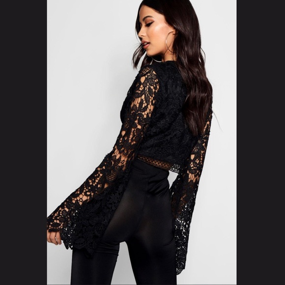 🎉 2x Host Pick! 🎉 Boohoo Black Flare Sleeve Lace Crochet Crop Top - Size 6 - Picture 5 of 13